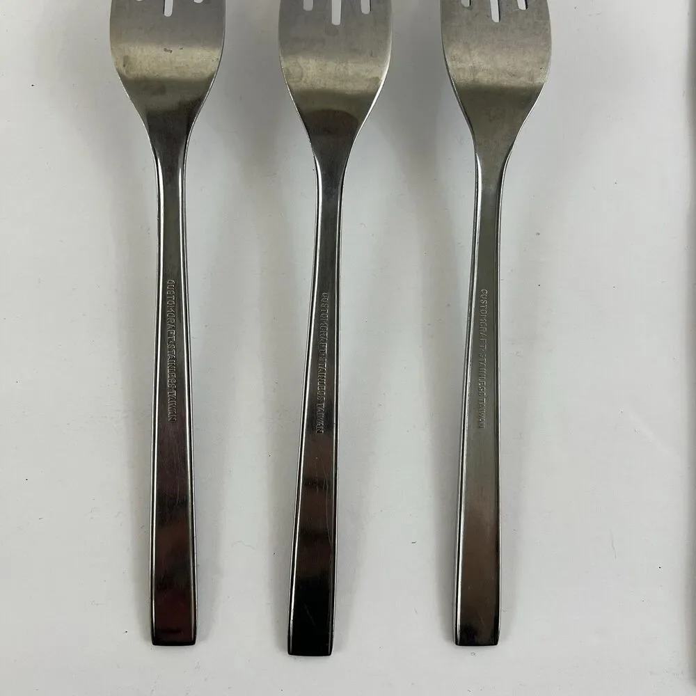 Customcraft CUS3 Fleur De Lis Stainless Flatware Set Lot 18 Forks Spoons Knives